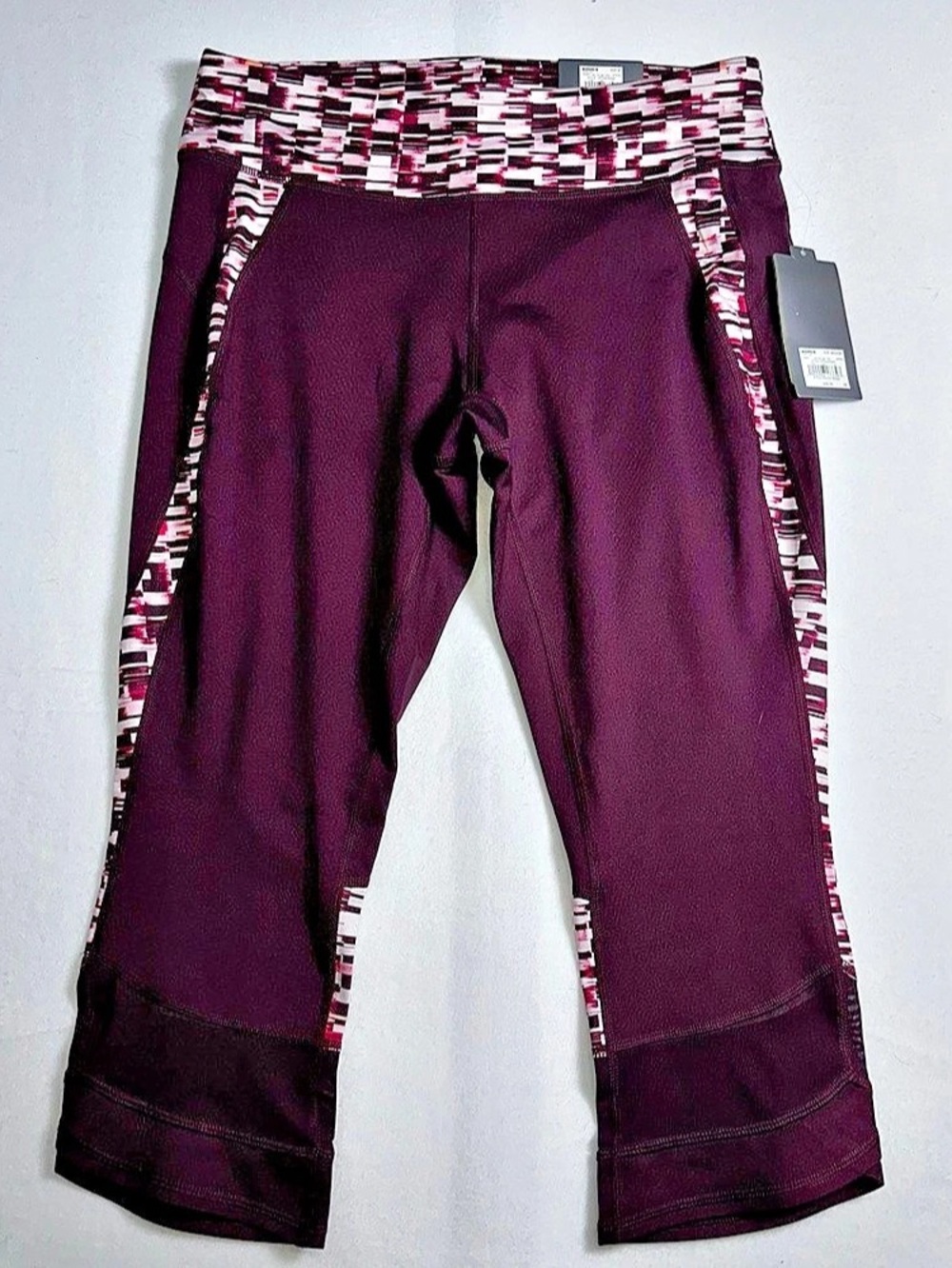 Kohls Capri Mid Rise Tek Gear Geometric Capri Pants in Burgundy & Pink Size Medi